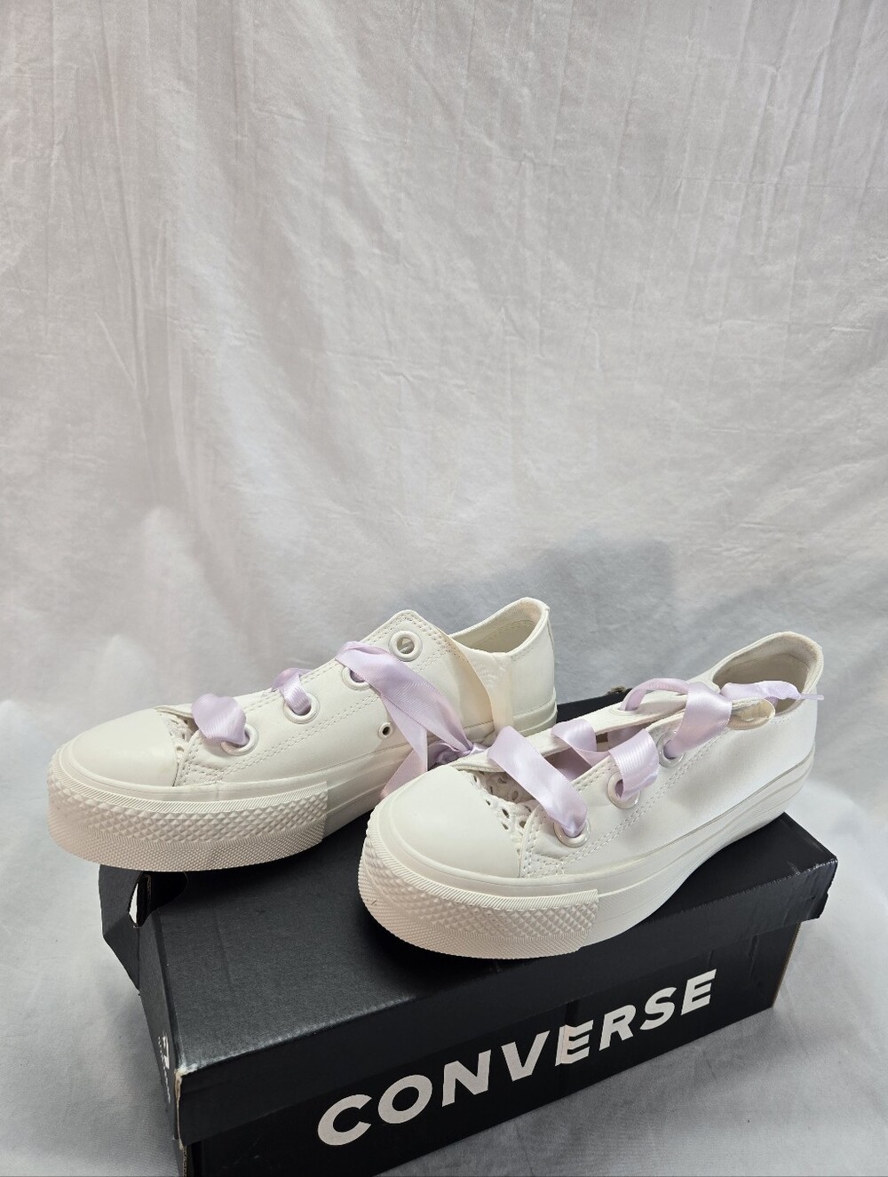 Converse Chuck Taylor Lift Platform Egret Low Shoe Women's 7.5 Sneakers New - Picture 1 of 7